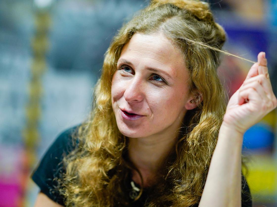 Marina Aleksandrovani yalangoch holda tomosha qiling