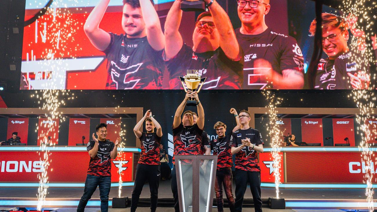 Überzeugendes 2:0 Im Finale: FaZe Schlägt Navi Und Gewinnt PGL CS:GO ...