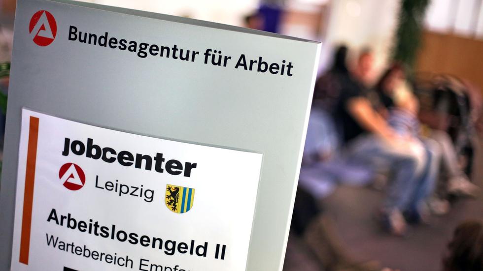 Kriegsflüchtlinge Ukrainer erhalten Sozialleistungen künftig vom Jobcenter ZEIT ONLINE