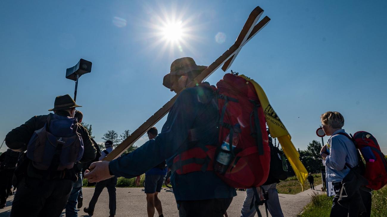 Brauchtum 1500 Pilger starten zur Fußwallfahrt nach Altötting ZEIT