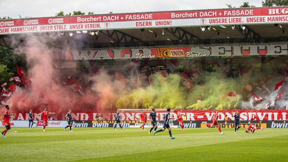 Bundesliga: Pyrotechnik: DFB Belegt Union Mit 5000 Euro Geldstrafe ...