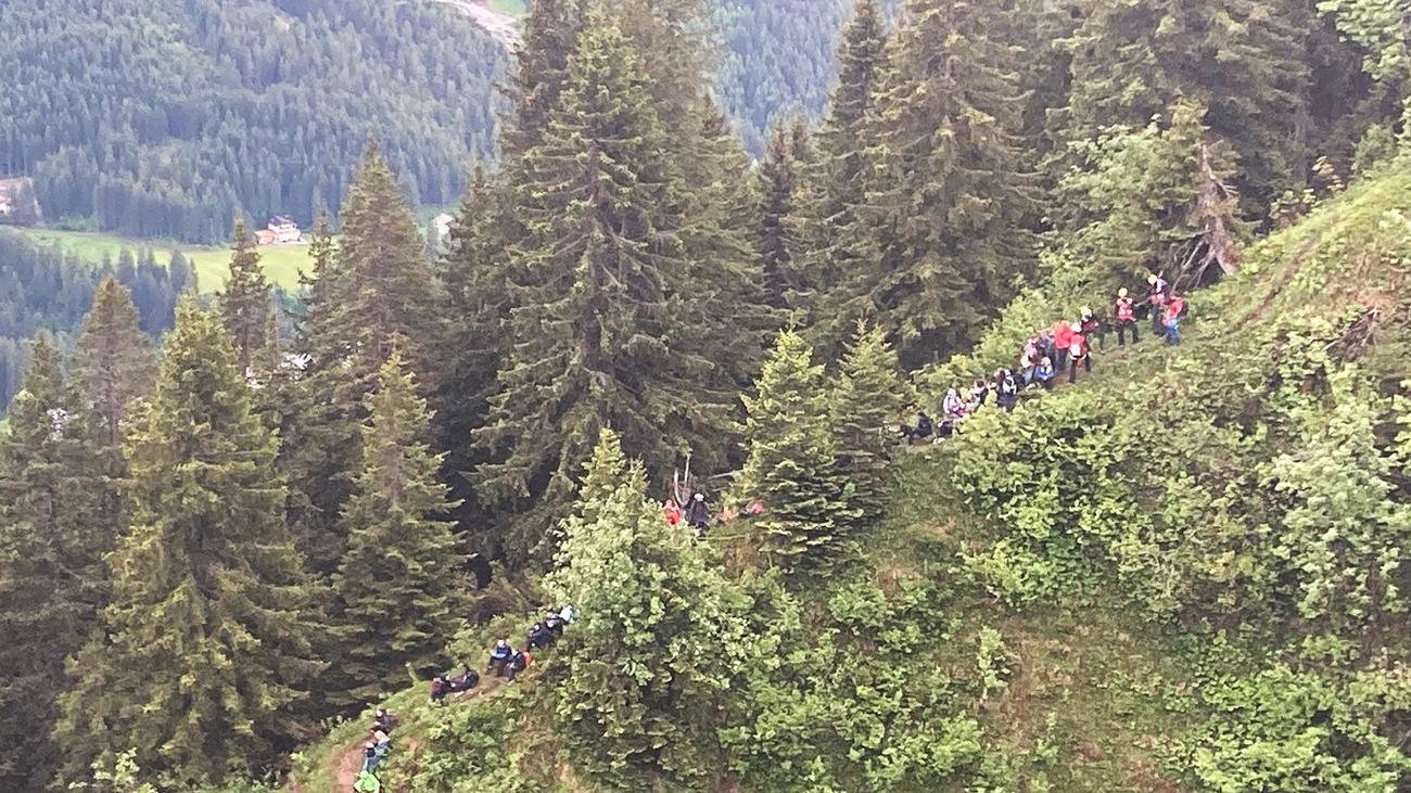 Notfall: Rettung von mehr als 100 Schülern und Lehrern aus Bergnot ...