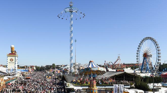 Brauchtum: Wiesn-Zelte: Oktoberfest-Gelnde ist jetzt schon Baustelle | DIE  ZEIT