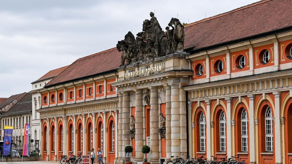 Umzug: Sammlung des Filmmuseums nun in der Medienstadt Babelsberg ...