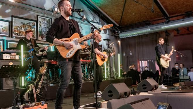 Hamburger Band: Die Band Revolverheld spielt im April bei der Spendenaktion «All hands on Deck». Ihre für Anfang 2023 geplante Tour sagt sie ab.