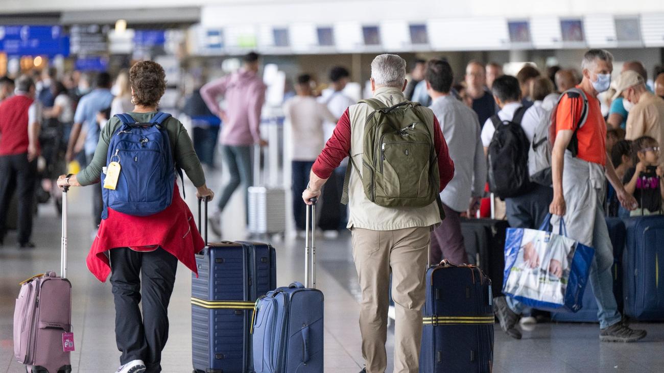 Luftverkehr: Lange Wartezeiten am Flughafen - Laut Fraport kein Chaos ...