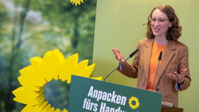 Parteien: Eva Lettenbauer (Grüne) spricht.