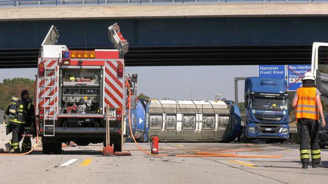 Unfallfolgen: Autobahn 5 nach Lkw-Unfall wieder freigegeben | ZEIT ONLINE