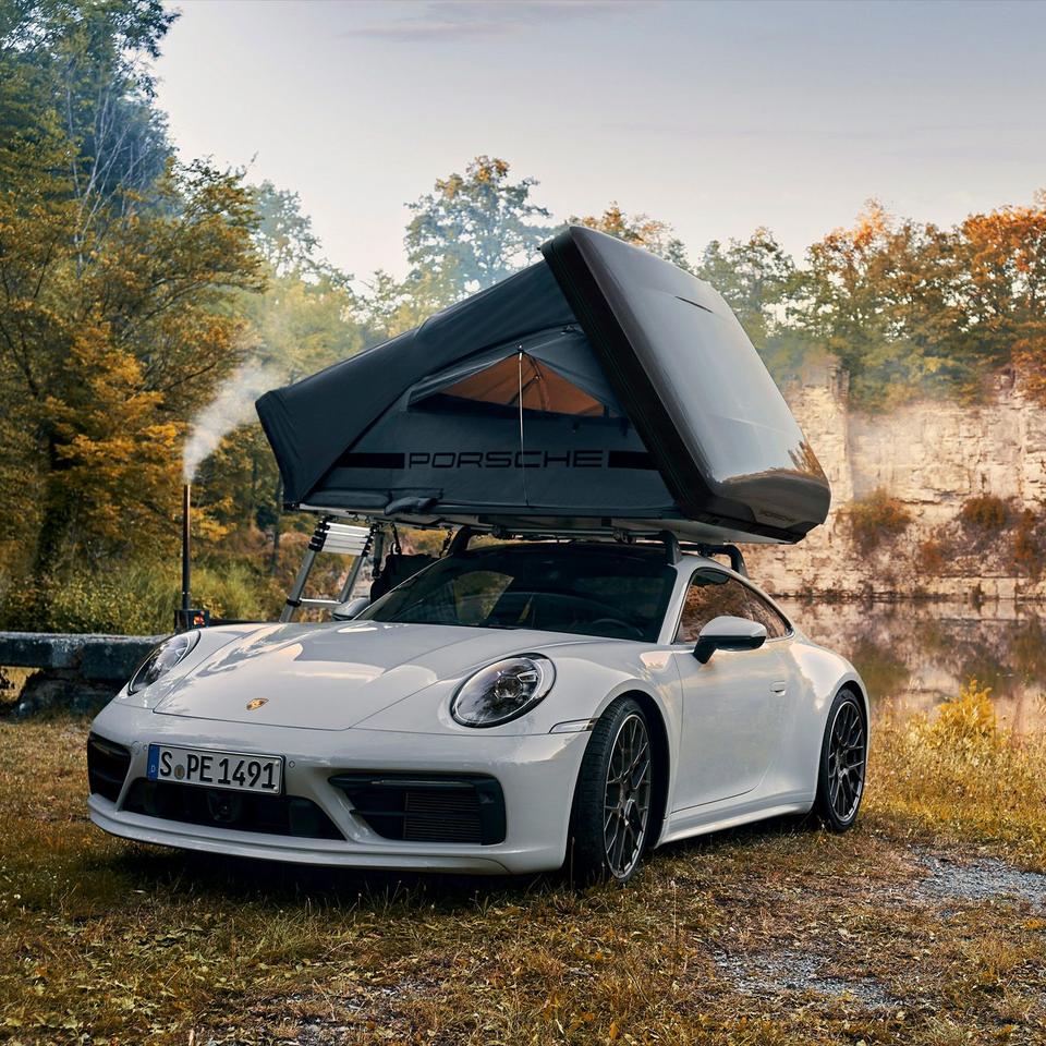 Fr Outdoor-Fans: Campen auf dem 911er: Porsche bringt eigenes Dachzelt |  DIE ZEIT