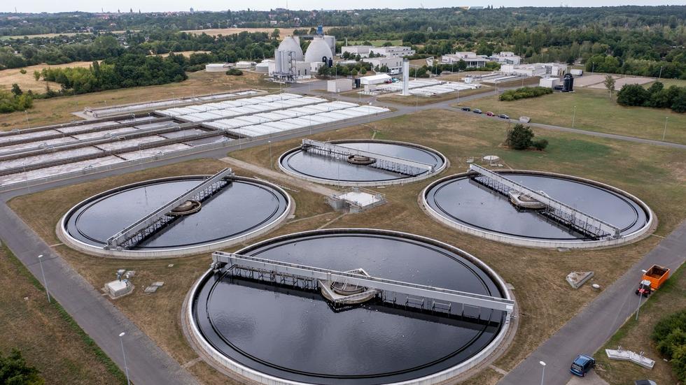 Abwasser Kläranlagen gehen Chemikalien zur Wasserreinigung aus ZEIT