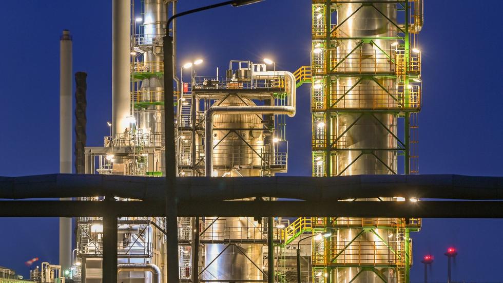 Mineralölwirtschaft: PCK-Raffinerie bereitet sich auf mögliche ...