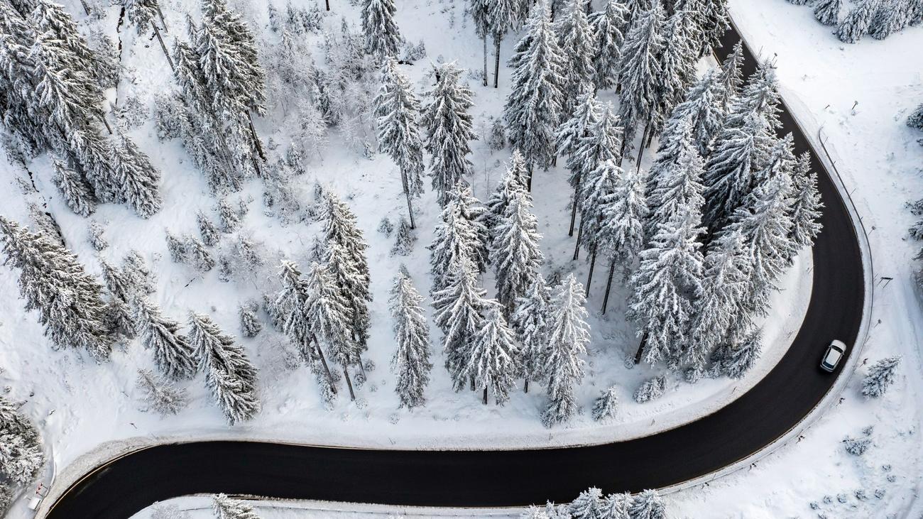 ADAC-Test: Winterreifen: Große Unterschiede Bei Bremsweg Und Verschleiß ...