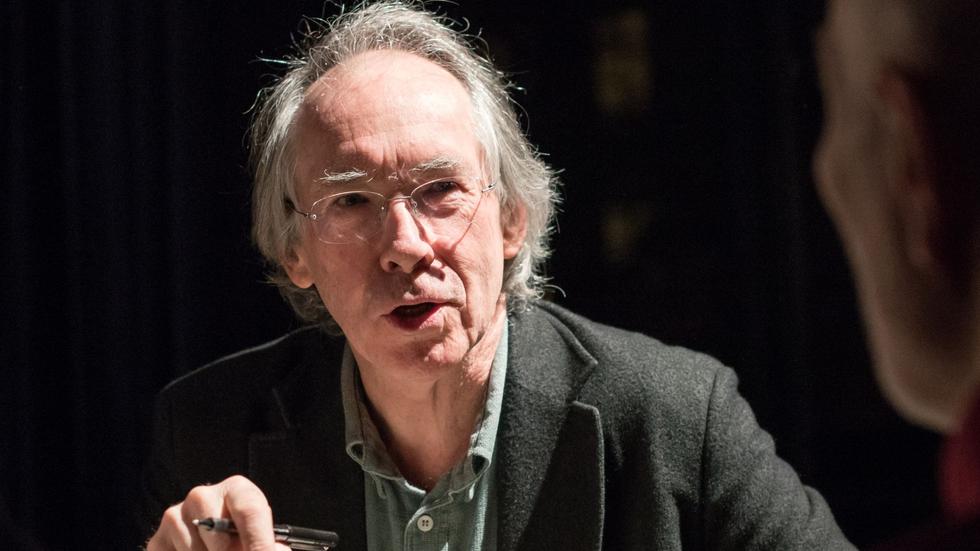 Literatur: Im Bett der Klavierlehrerin - Ian McEwans neuer Roman | ZEIT ...