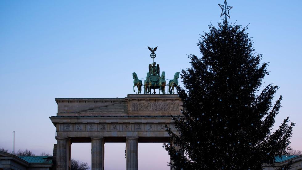 Brauchtum Thüringen liefert Weihnachtsbaum für das Brandenburger Tor