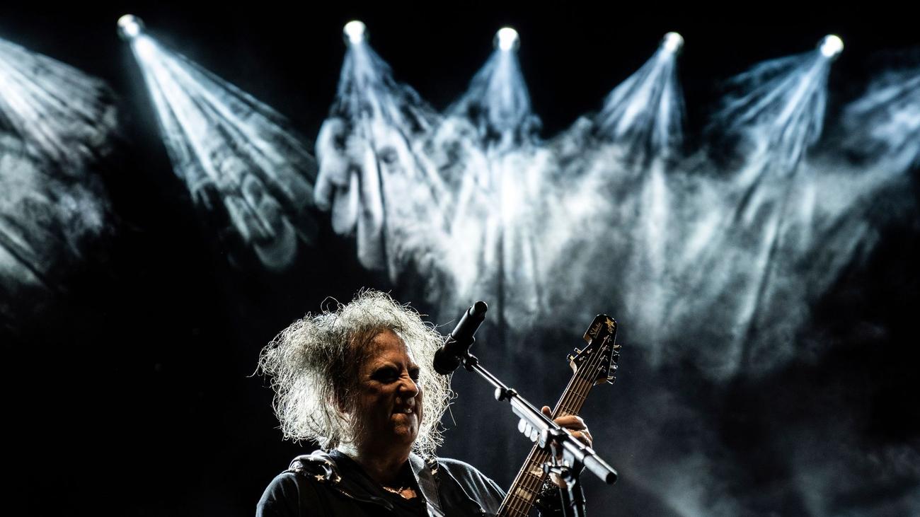 Musik Auftakt in Deutschland The Cure spielt in Hamburg ZEIT ONLINE