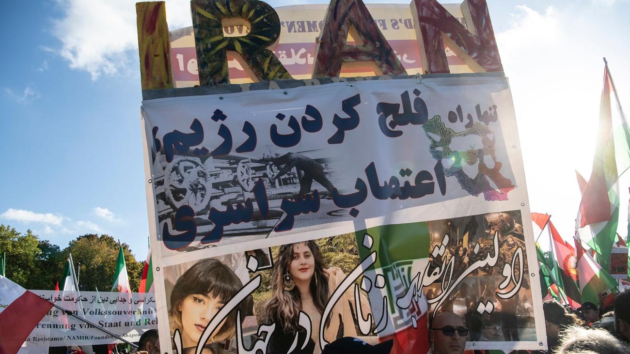 Demonstrationen: Solidarität Mit Protesten Im Iran: 80.000 Menschen In ...