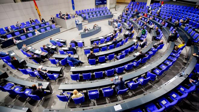 Parlament: Zum Themendienst-Bericht vom 7. November 2022: Wer interessante Debatten aus dem Plenarsaal nicht live verfolgen kann oder Bundestagsreden später sehen will, wird online fündig.