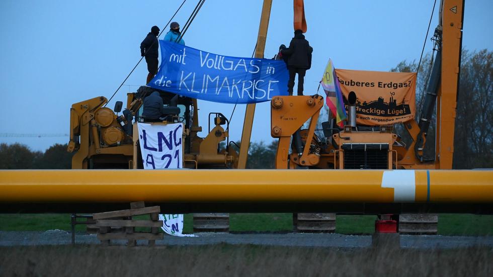 Protestaktion: Demonstranten Halten Baustelle Für Gaspipeline Besetzt ...