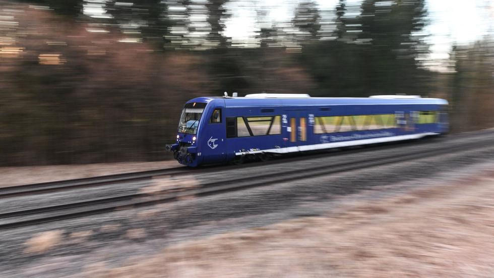 Bahnverkehr Hermann kündigt Gespräche zur Zukunft der BOBBahn an