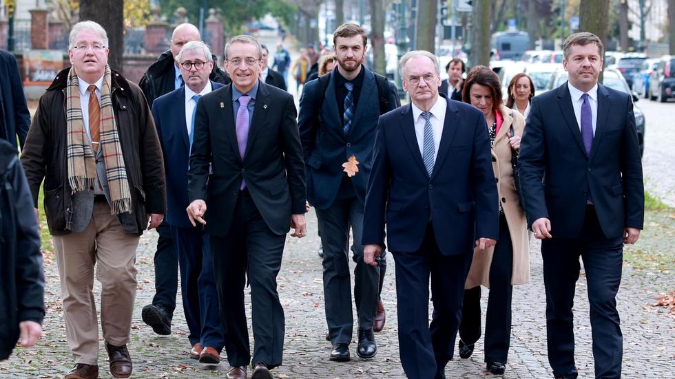 Nach 15 Jahren Im Amt Sachsen Anhalts Ministerpräsident Reiner Haseloff Macht Weg Für Nachfolger Frei Ein Rückblick Auf Seine Karriere - zzrni5z