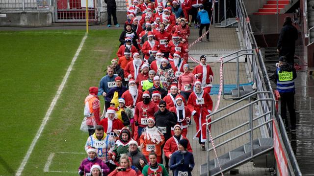 Weihnachtslauf: X-Mass-Run in Hamburg: In Kostümen in den Advent