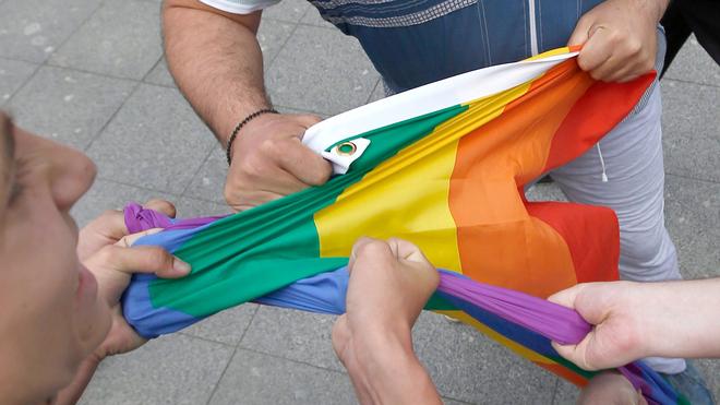 Menschenrechte: Mit dem neuen Gesetz ist nun jegliche positive Darstellung etwa von lesbischer und schwuler Liebe strafbar.