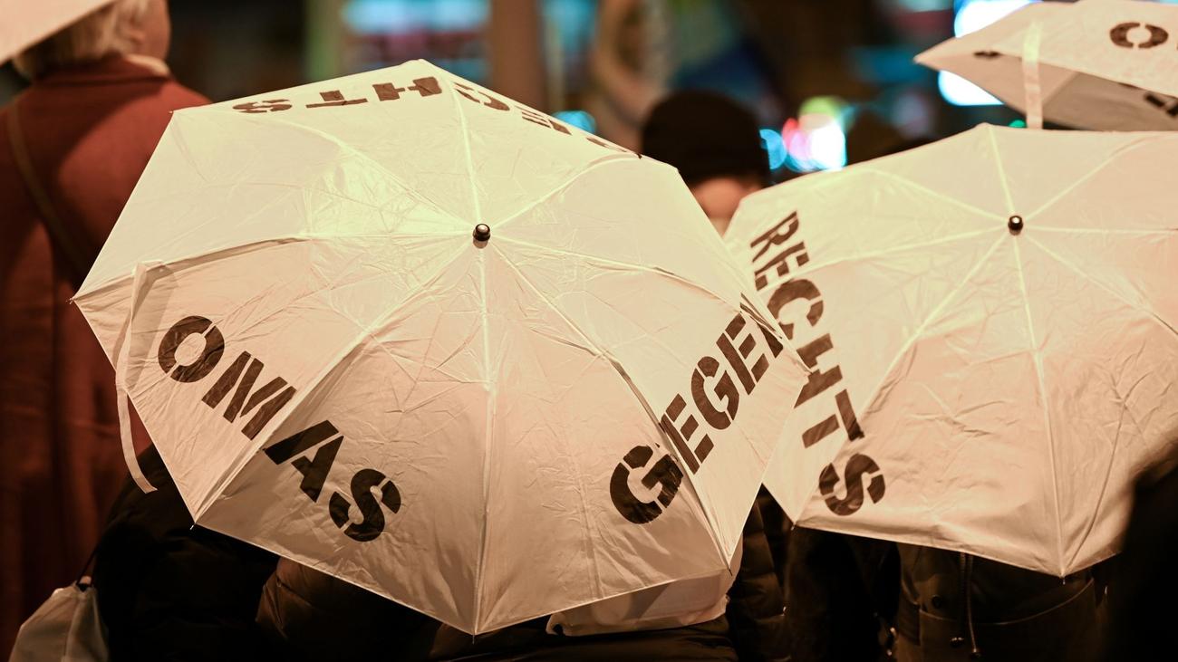 Auszeichnung "Omas gegen rechts" erhalten RegineHildebrandtPreis