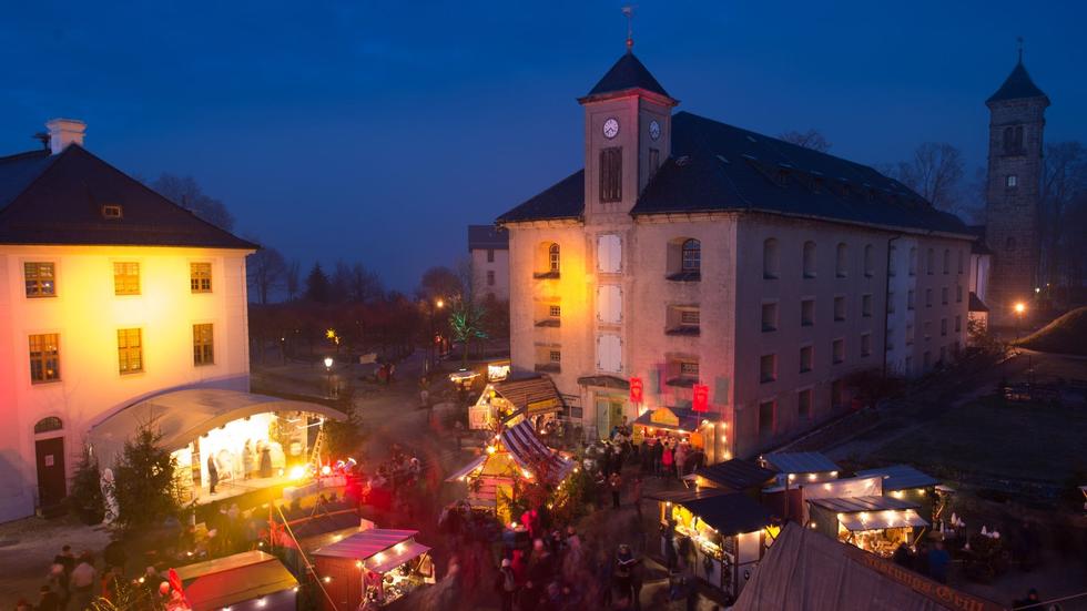 Brauchtum Weihnachtsmarkt auf Festung Königstein bringt Nostalgie
