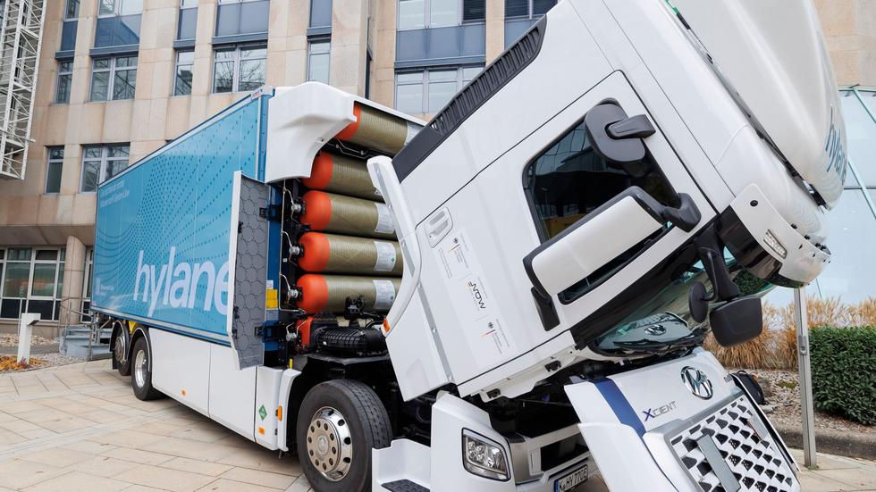 Stuttgart: Wasserstoff-Serien-Lkw Mit Straßenzulassung Vermietet | ZEIT ...