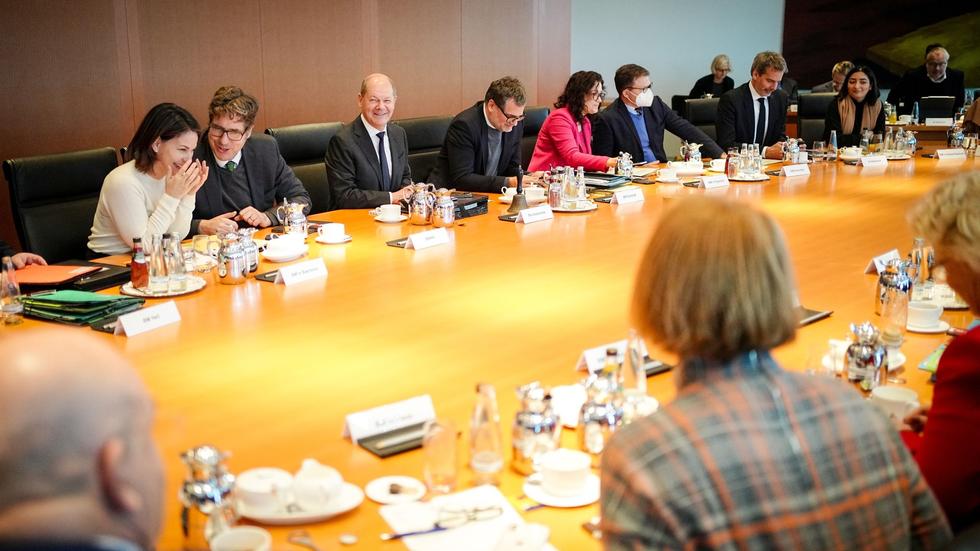 Ein Jahr Ampel : Scholz bedankt sich mit Zartbitter-Schokolade | ZEIT ...