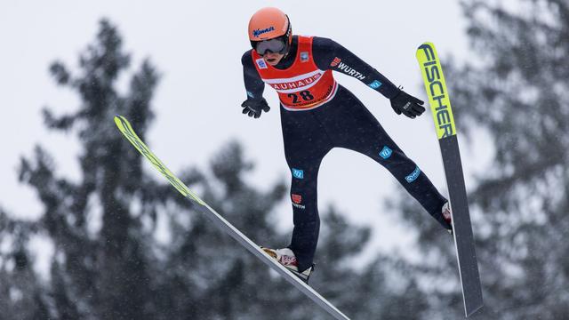 Skispringen: Geiger und Althaus führen Mixed-Team auf Platz drei