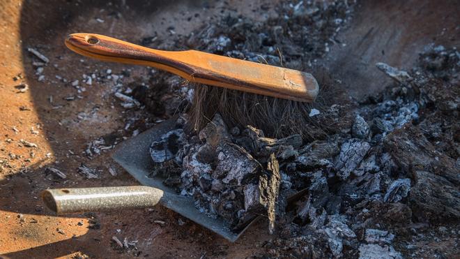 Schadstoffe: Asche aus Holzofen nicht im Garten verstreuen | DIE ZEIT