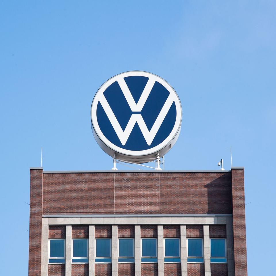 Volkswagen übergibt e-up! an Kultusministerin Heiligenstadt als