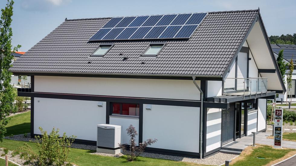 Photovoltaik: Einnahmen aus kleinen Anlagen bleiben unversteuert