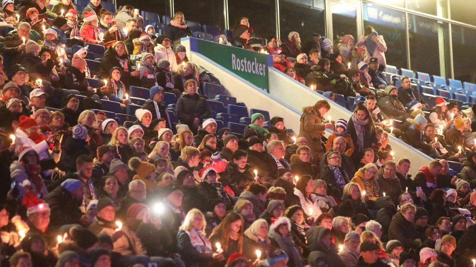 2. Bundesliga: Weihnachtssingen mit 12.000 Fans im Ostseestadion  ZEIT 