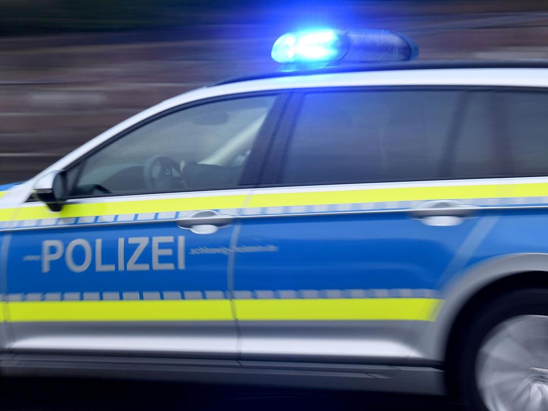 Fahrzeugkontrolle: Kontrolle in Dortmund: Polizei schießt auf Auto