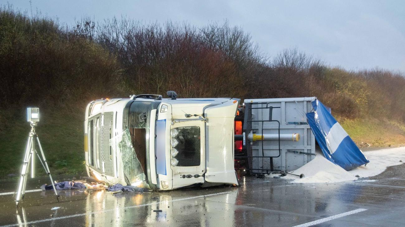 Vollsperrung: A4 Nach Lkw-Unfall Zwischen Aachen Und Eschweiler ...