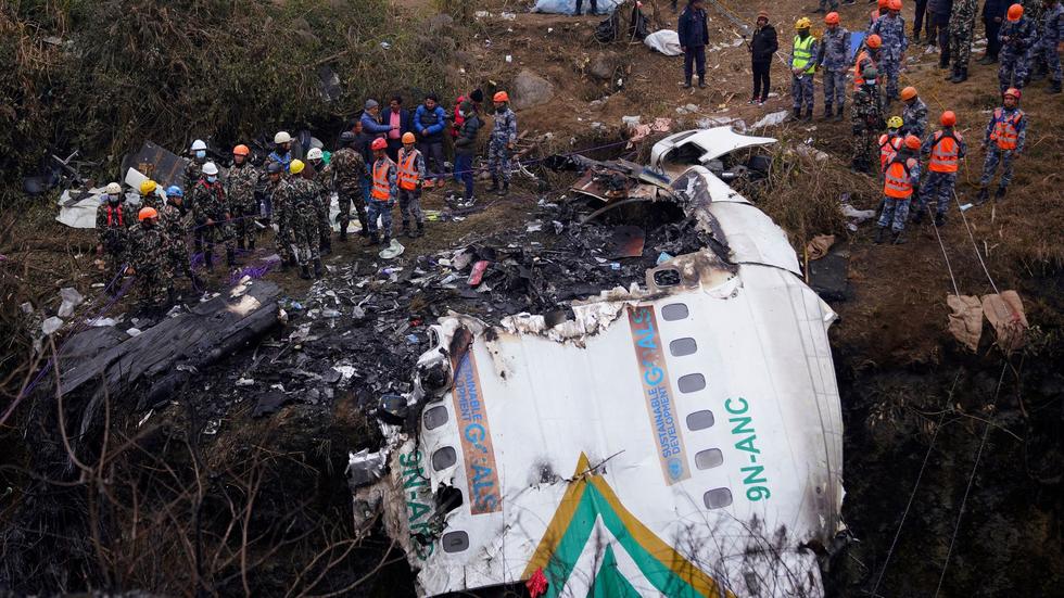 Himalaya Flugzeugabsturz in Nepal Keine Überlebenden gefunden ZEIT