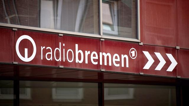 Berichterstattung: Bauern protestieren mit Traktoren vor Radio Bremen 