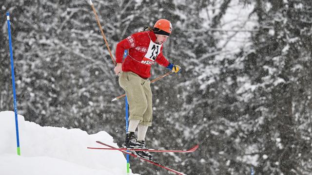 Brauchtum: Historisches Rennen «Nostalski» mit Ski aus Holz 
