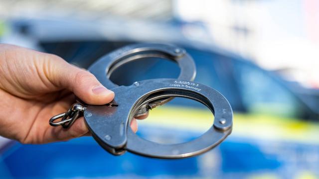 Groß-Gerau: Autofahrer nach Verfolgungsfahrt festgenommen: Mit Drogen