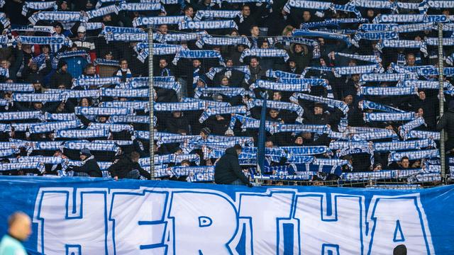 Bundesliga: Hertha-Fans stürmen Verkaufskiosk im Bochumer Stadion