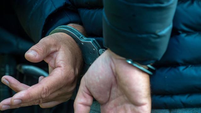 Verhaftung: Aus dem Kleiderschrank hinter Gitter 