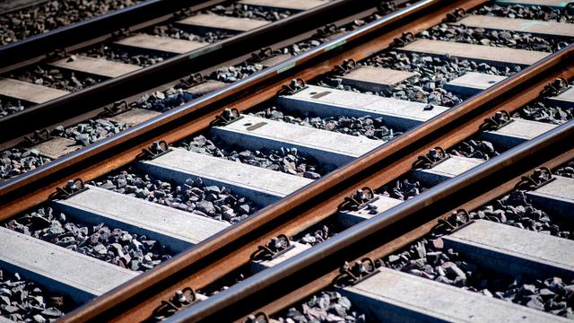 Harburg: Mann wird von Zug erfasst und getötet