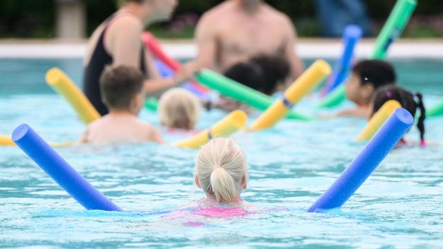 Mehr Nichtschwimmer: Wie sollen Kinder schwimmen lernen?
