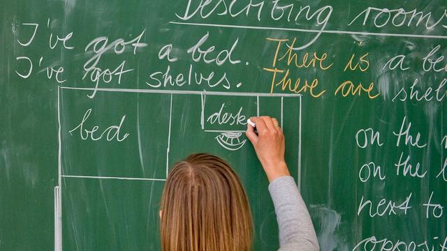 Lehrermangel: Bericht: Mehr als 12.000 unbesetzte Lehrerstellen