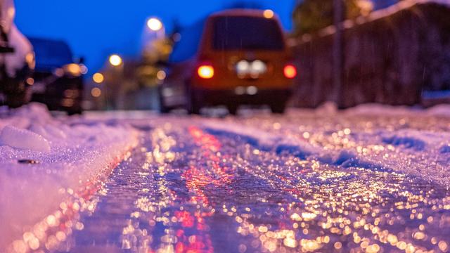 Wetter: Wetterdienst warnt vor glatten Straßen in NRW