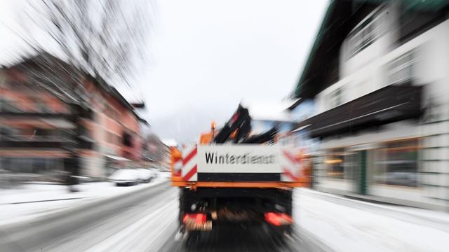 Hamburg: Winterdienst streut seit 1.00 Uhr nachts die Straßen