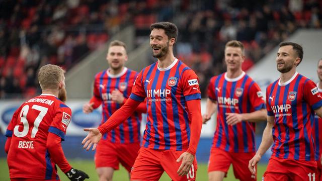 2. Bundesliga: Aufstiegskandidat Heidenheim startet nach Pause mit Sieg