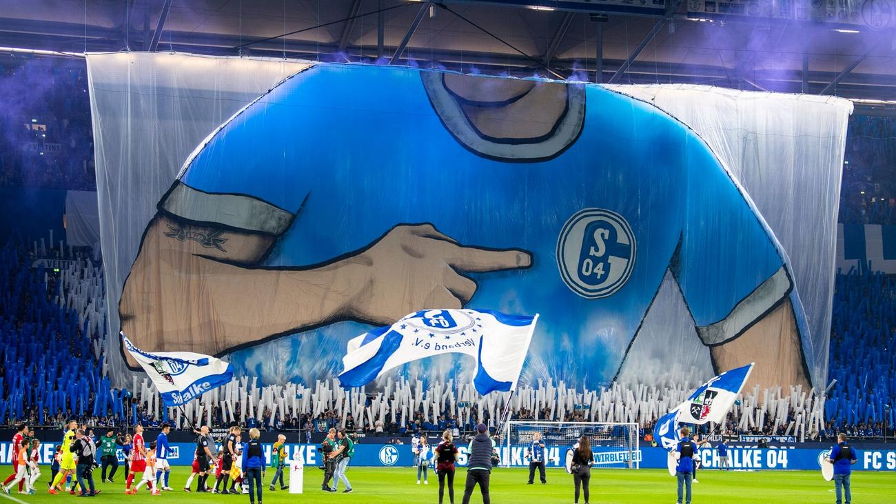 Fangesänge Schalker Fans stimmen Spieler im Training auf KölnSpiel